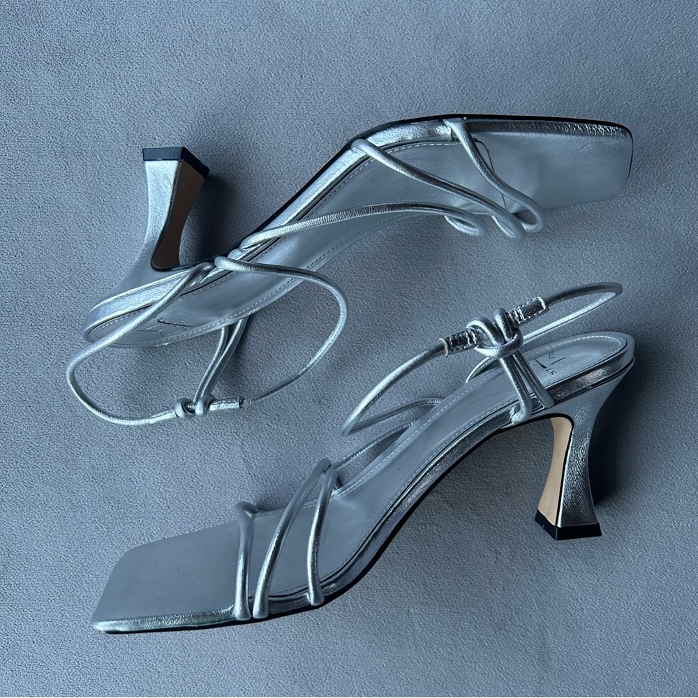 Marc Fisher ~ Davia ~ Leather Slim Strap Square Toe Sandal ~ Women’s Size 7